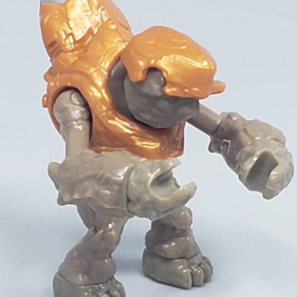 Mega Construx Halo Metallic Orange Grunt Mini-Action Figure - Picture 5 of 8